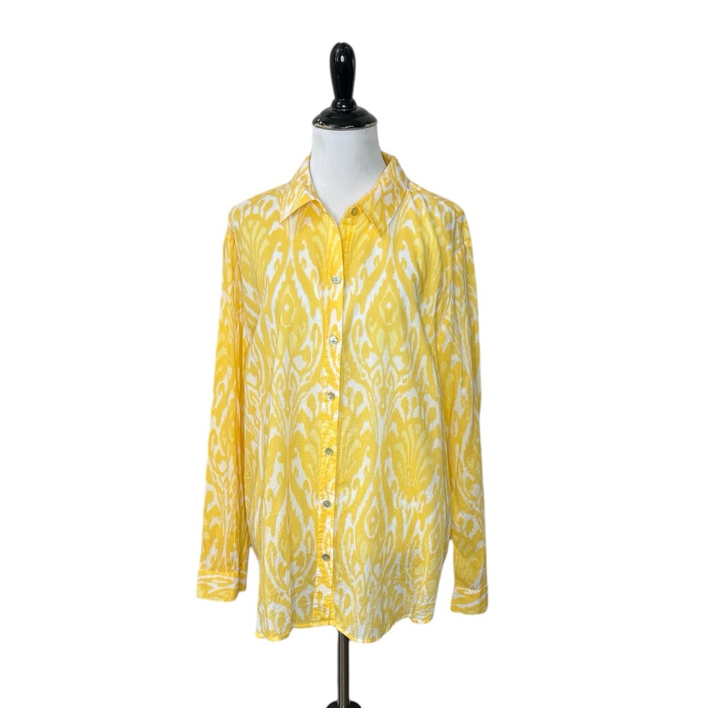 Chico’s Lightweight Yellow Medallion Button Down Size Large